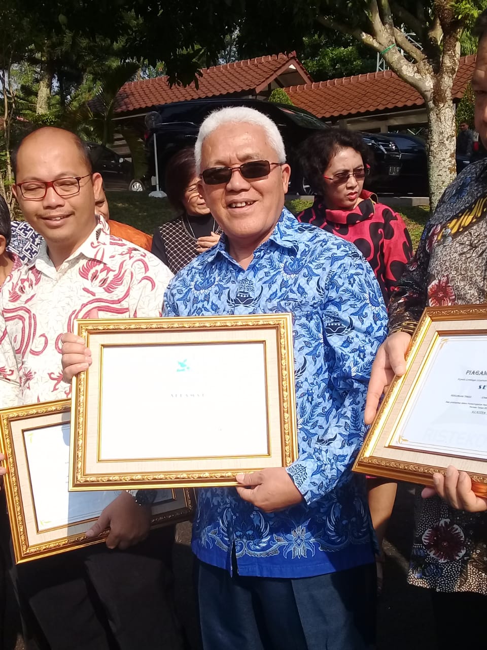 Bingung mencari perguruan tinggi, biaya masuk perguruan tinggi yang mahal, kondisi pandemik covid-19 yang membuat khawatir